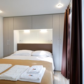 Glampingunterkunft: Doppelzimmer - Mobilheim Top Residence Platinum auf Camping Vela Blu
