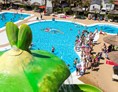 Glampingunterkunft: Panorama des Schwimmbades - Mobilheim Venezia Platinum auf Vela Blu Camping Village
