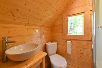 Glampingunterkunft: Bad mit WC und Dusche im Family-Troll - Family Troll am Waldcamping Brombach