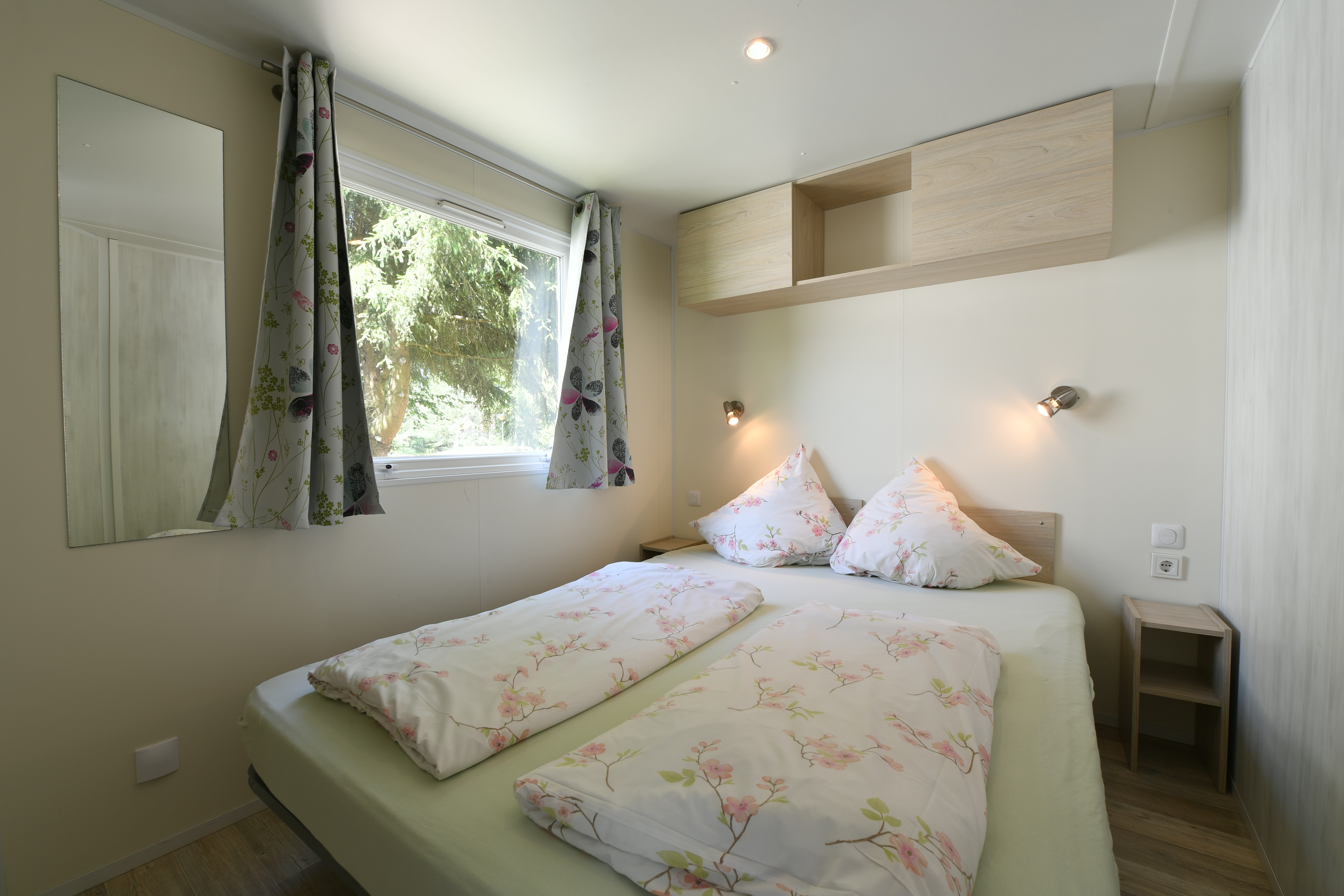 Glampingunterkunft: Schlafzimmer 1 im Mobilheim - Mobilheim am Waldcamping Brombach