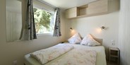 Luxuscamping - PLZ 91785 (Deutschland) - Schlafzimmer 1 im Mobilheim - Mobilheim am Waldcamping Brombach