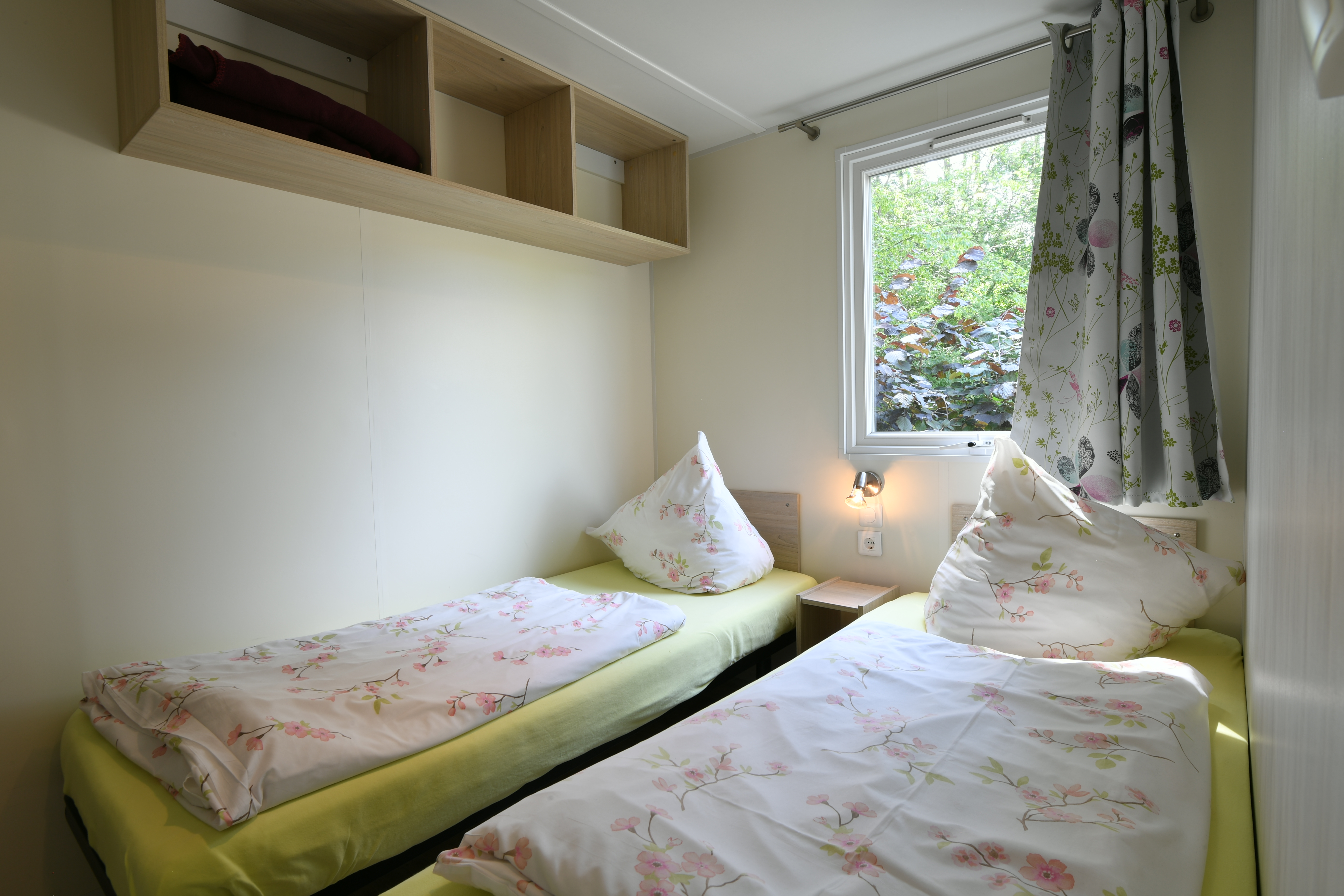 Glampingunterkunft: Schlafzimmer 2 im Mobilheim - Mobilheim am Waldcamping Brombach