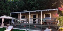 Luxuscamping - Lombardei - Mobilheim Luxury mit Liegewiese auf Camping Montorfano  - Camping Montorfano Mobile homes