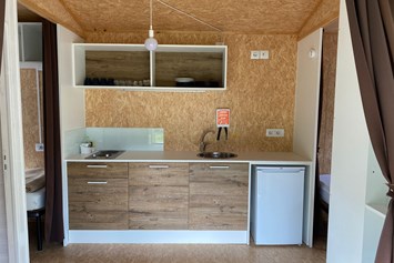 Glampingunterkunft: Küche im Maxi tent auf Camping Montorfano - Maxi tents