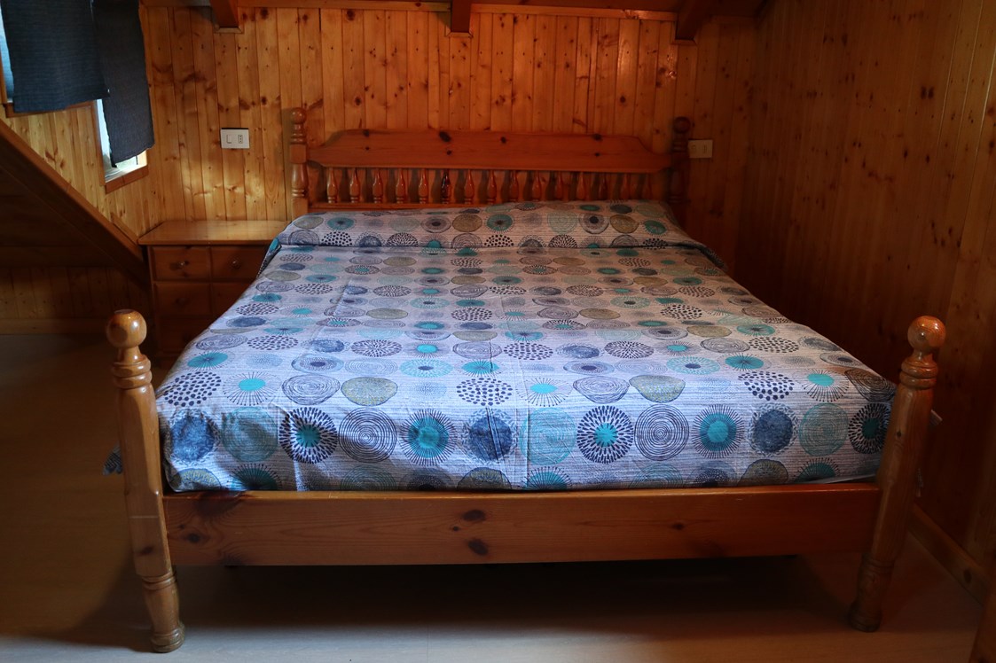Glampingunterkunft: Doppelbett im Bungalow auf Camping Montorfano  - Bungalows