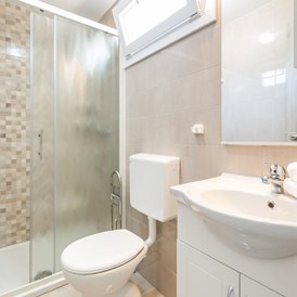 Glampingunterkunft: bathroom - Prestige Mobile Home mit Whirlpool