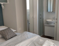 Glampingunterkunft: Bedroom with bathroom - Premium Tris Mobile Home