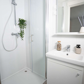 Glampingunterkunft: Bathroom - Premium Tris Mobile Home