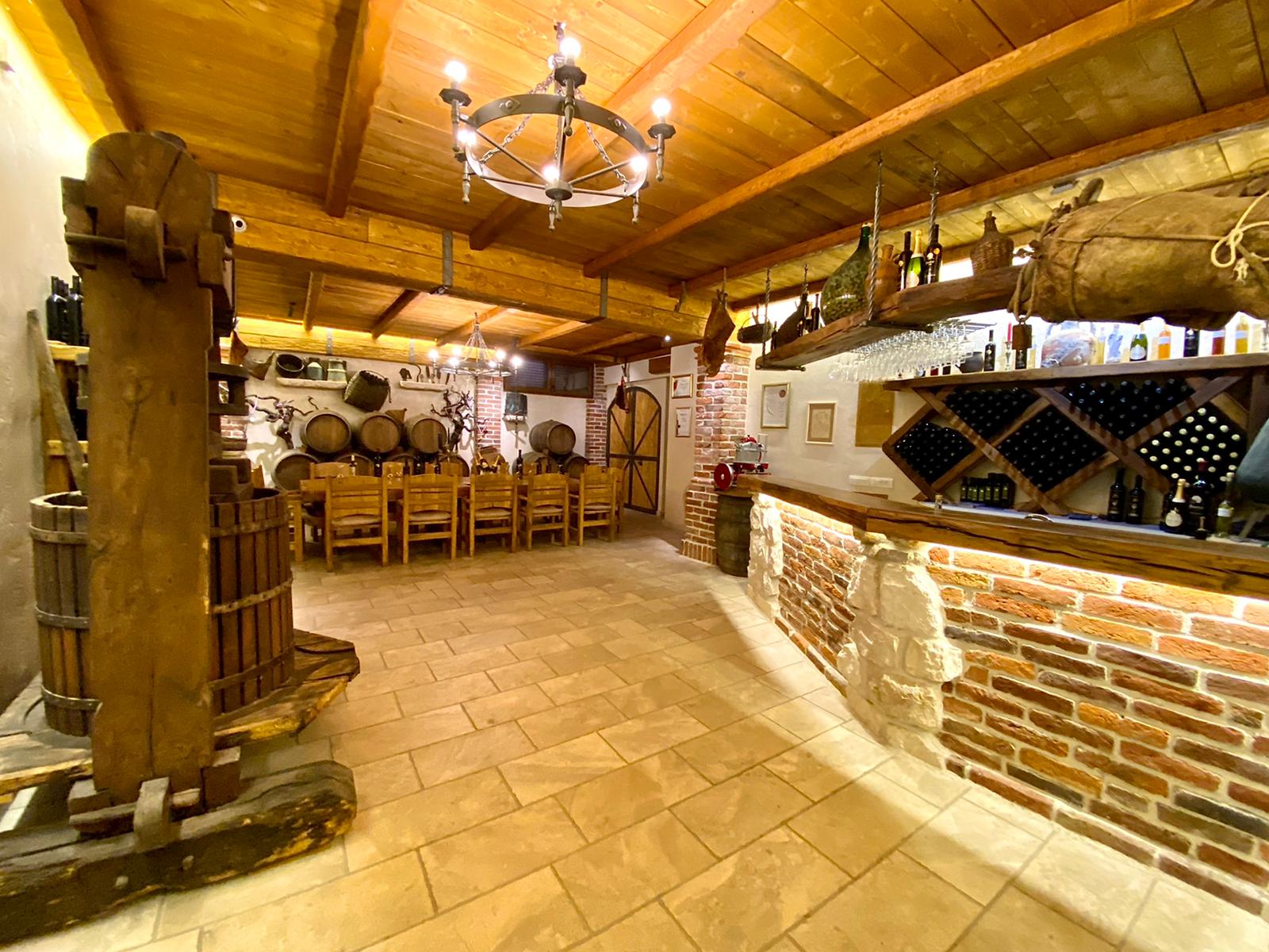 Luxuscamping - Split - Süd - Köstlichen Wein und feines Olivenöl bietet das WEINGUT MIKULIĆ PELJEŠAC - Glamping Camp Adriatic-Mikulic