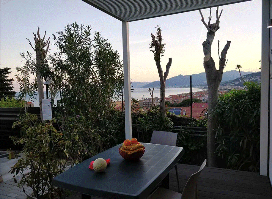 Luxuscamping - Borgio Verezzi (Sv) - Camping Park Mara - Bungalow Girasole Terrasse - Camping Park Mara Bungalows