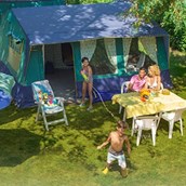 Luxuscamping: Bungalowzelte auf Camping Le Village des Meuniers