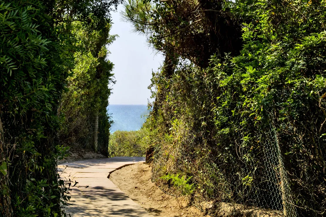 Glamping: Camping Village Maremma Sans Souci - Weg zum Strand - Camping Village Maremma Sans Souci 