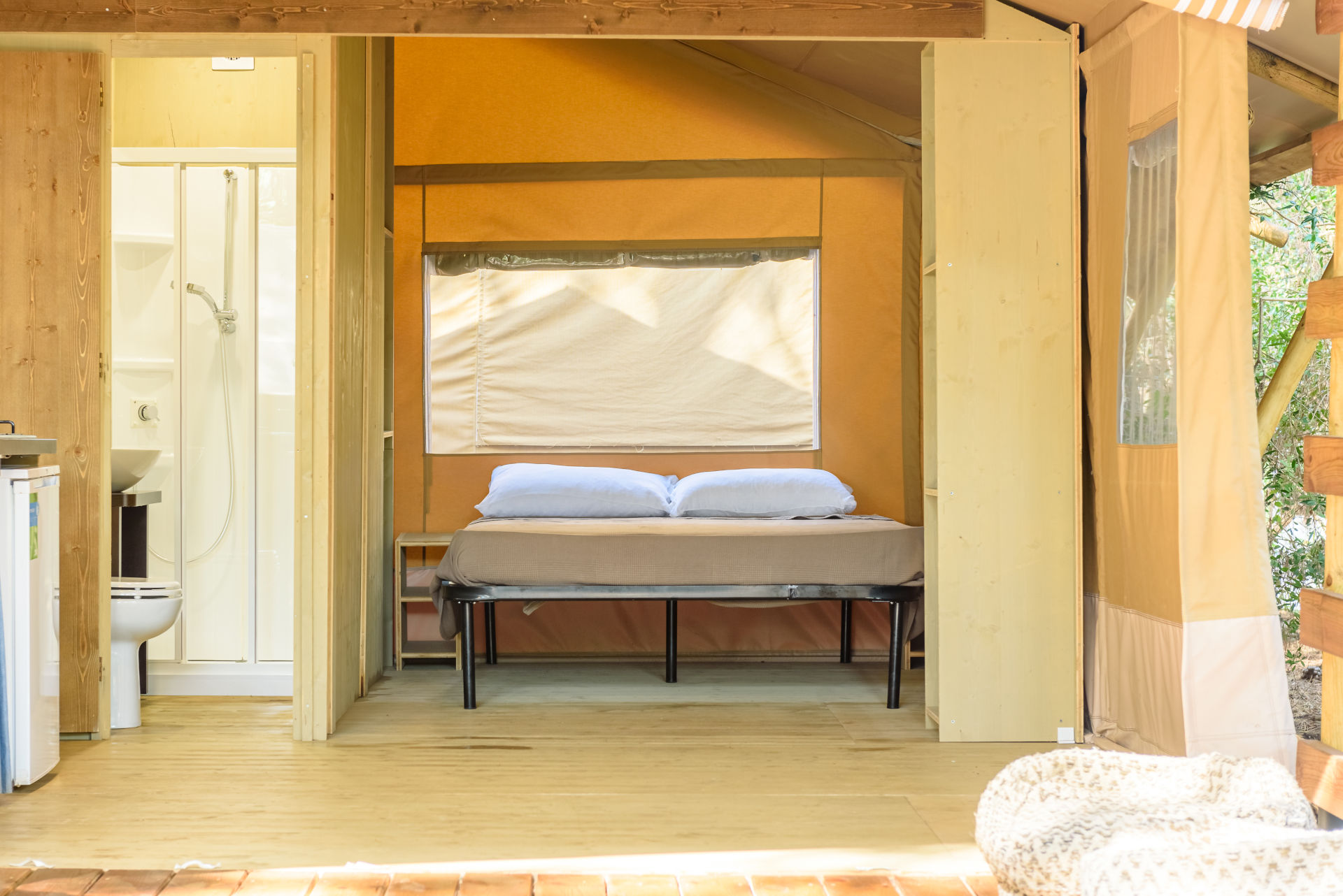 Camping de lujo - Art der Unterkunft: Lodgezelt - Italia - Country Lodge Tent - Schlafraum - Camping Village Maremma Sans Souci  Country Lodge Zelt