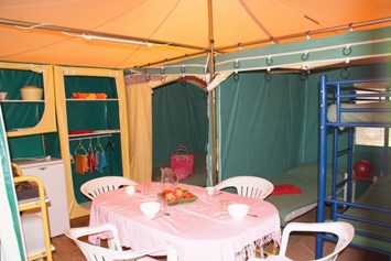 Glampingunterkunft: Bungalowzelt Bengali - Innenbereich - Bungalowzelt Bengali auf Camping Le Château