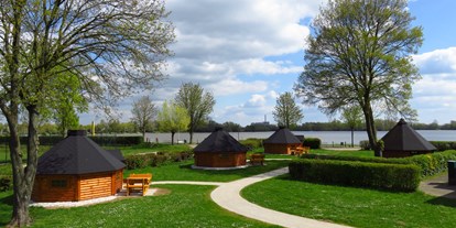 Luxuscamping - Niederrhein - direkte Seelage - unsere Kotas im Wikingerdorf - Freizeitpark Wisseler See Trekkinghütte Cottage