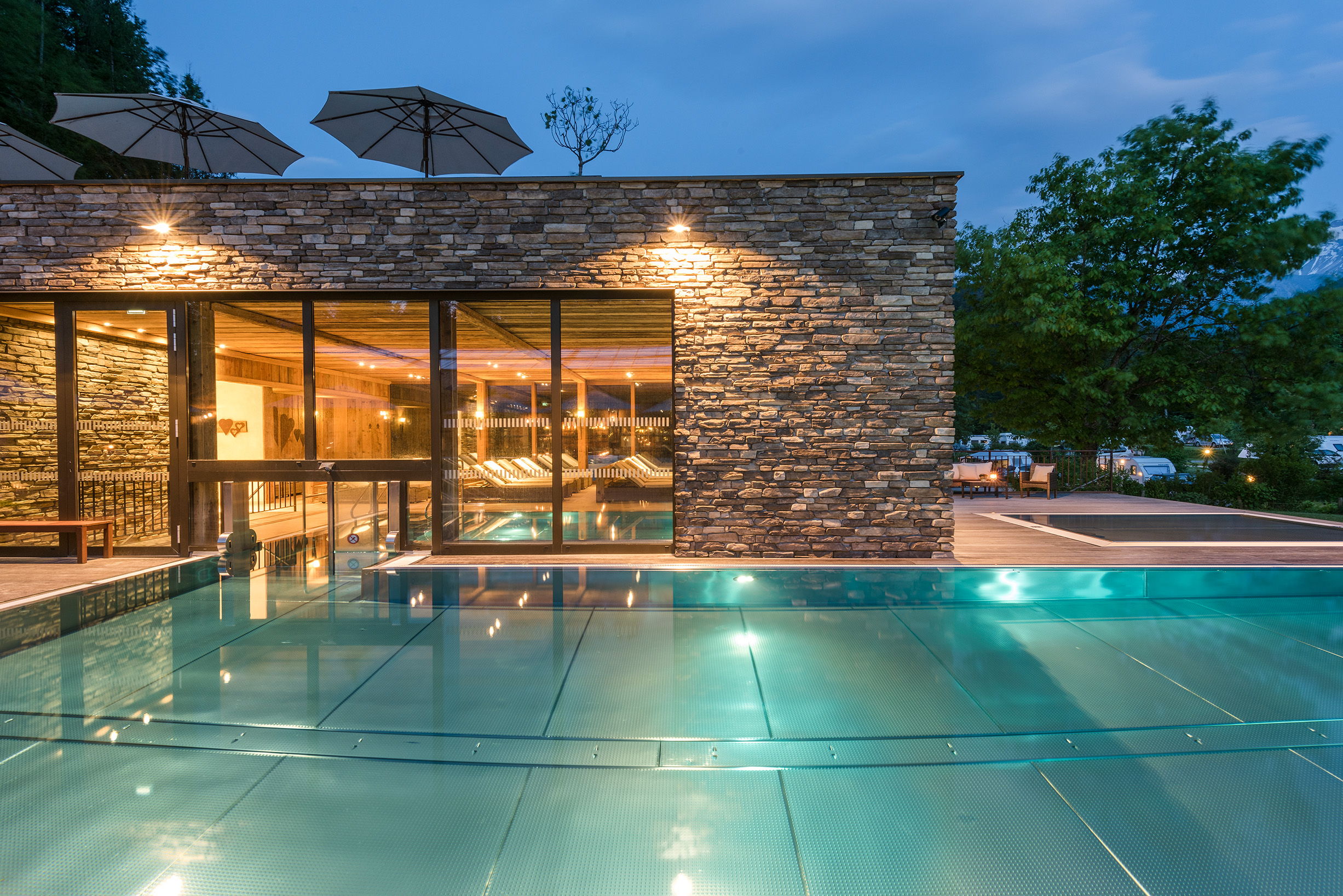 Glampingunterkunft: Wellness und Pools am Alpencamping Nenzing  - Chalets