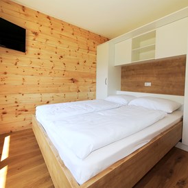Glampingunterkunft: Doppelbettzimmer - Bungalows auf Camping Zögghof