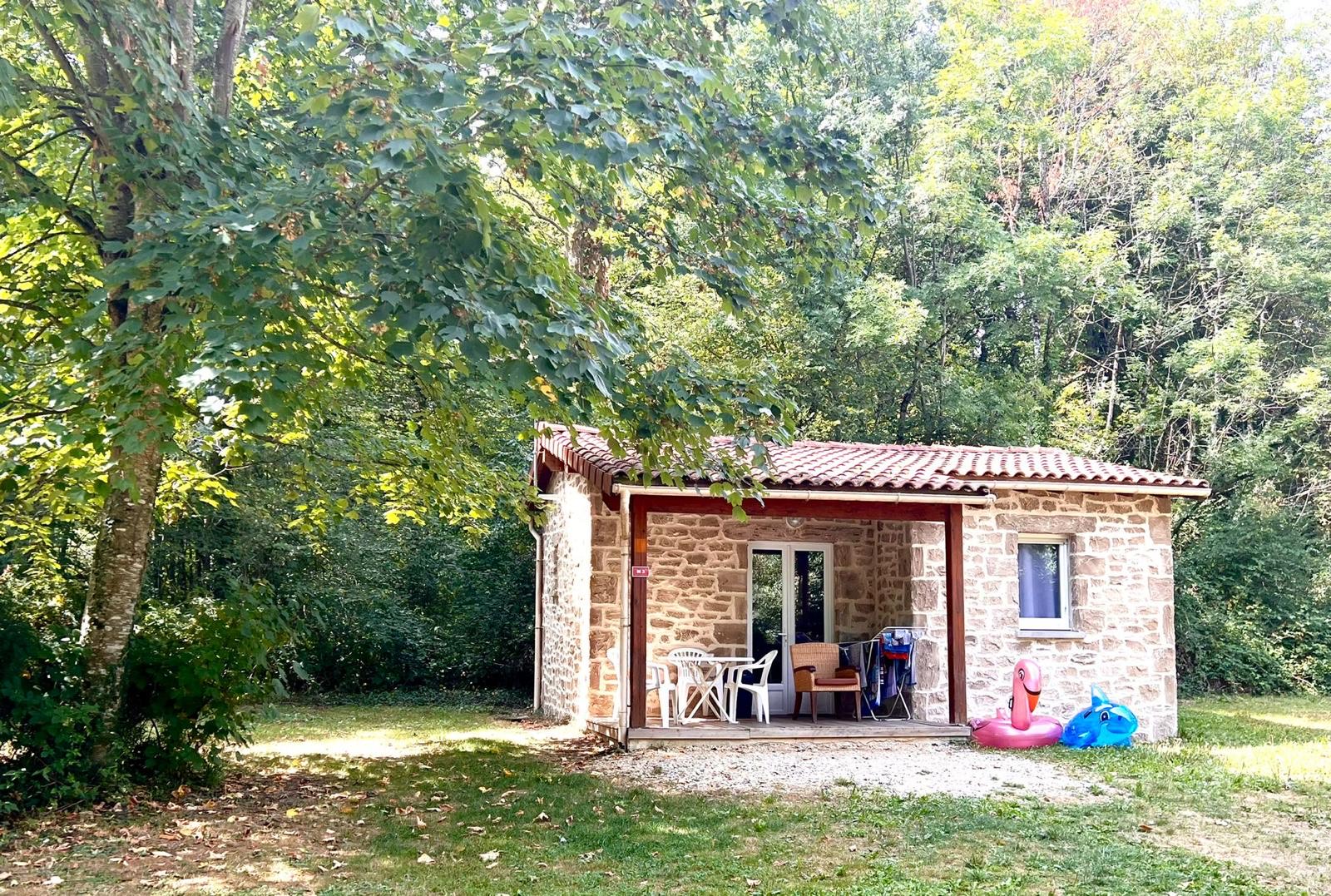 Luxuscamping - Art der Unterkunft: Bungalow - Frankreich - Meublé de tourisme - Domaine de la Dombes Mietunterkünfte Camping und Campingplätze in der Domaine de la Dombes