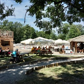 Glampingunterkunft: Bar und Snack - Mietunterkünfte Camping und Campingplätze in der Domaine de la Dombes