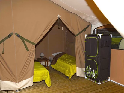 Luxury camping - getrennte Schlafbereiche - Mittelmeer - Lodgezelt von innen - Camping Ma Prairie Lodgezelt auf Camping Ma Prairie