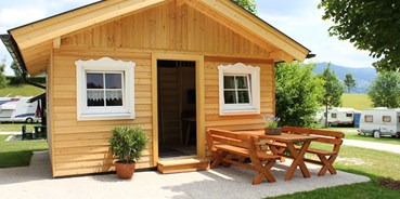 Luxuscamping - WLAN - Ferienhütte "Drachenwand": Bietet Platz für 4 Erwachsene oder eine Familie mit 3 Kinder. Größe der Ferienhütte: ca. 25 m2 - Ferienhütten am CAMP MondSeeLand