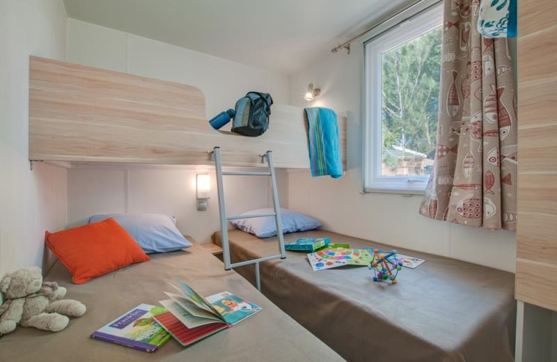 Glampingunterkunft: Schlafzimmer mit Einzelbetten - Cottage Patio für 7 Personen am Camping Le Sérignan Plage