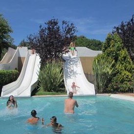 Glampingunterkunft: Pool mit Wasserrutschen - Cottage "PMR" für 4 Personen am Camping Le Sérignan Plage