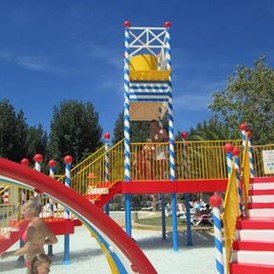 Glampingunterkunft: Kinderspielplatz - Cottage Languedoc für 6 Personen am Camping Le Sérignan Plage