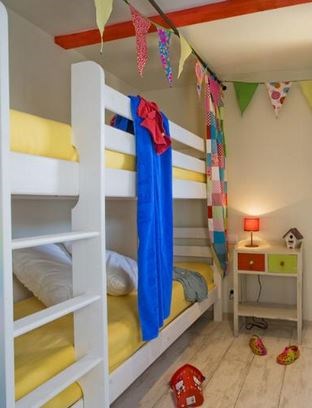 Glampingunterkunft: Schlafzimmer mit Etagenbett - Cabane Pecheur für 6 Personen am Camping Le Sérignan Plage