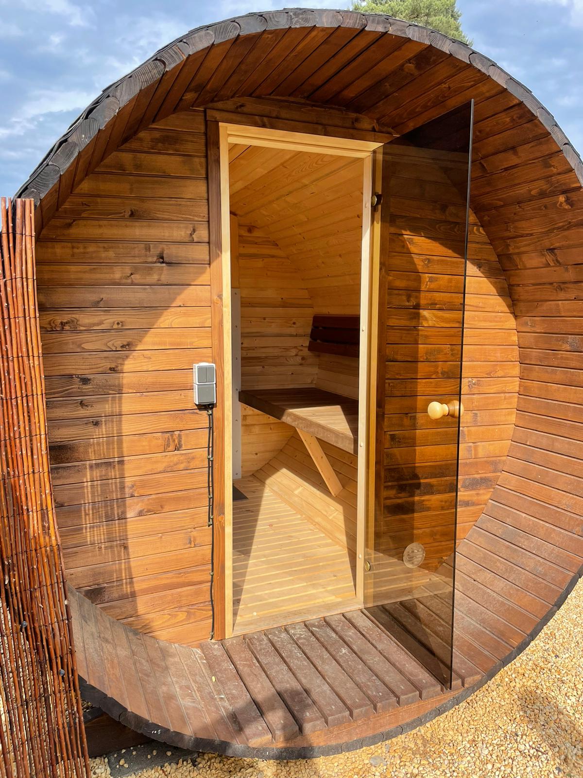 Luxuscamping - Kaffeemaschine - Fasssauna am Tinyhouse und Hot Tub - Campingpark Heidewald Campingpark Heidewald