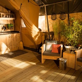 Glampingunterkunft: Einrichtung mit Küche - SunLodge Bintulu von Suncamp auf Camping Village Poljana