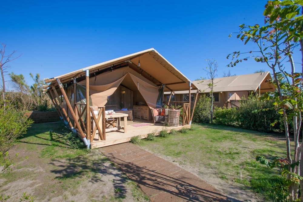 Glampingunterkunft: Zelt im Safari-Stil - SunLodge Bintulu von Suncamp auf Camping Village Poljana