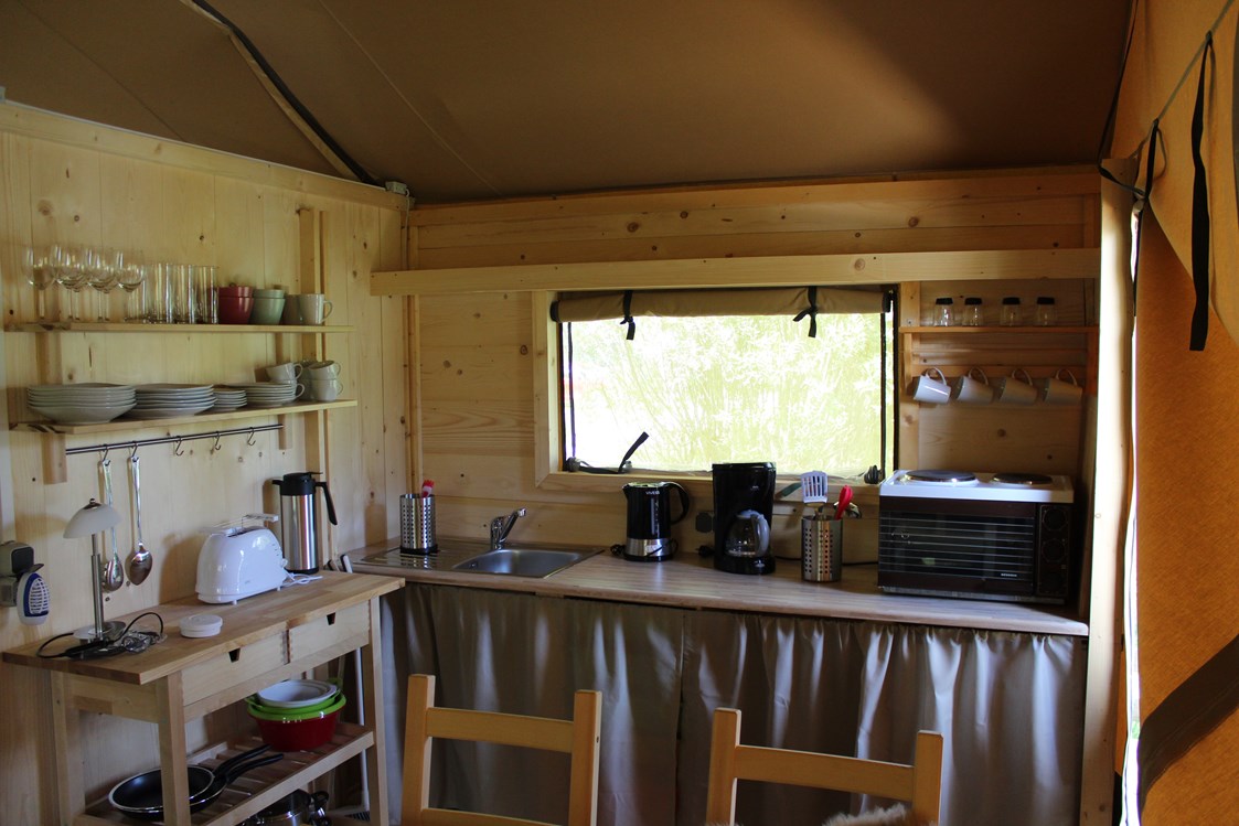 Glampingunterkunft: Zeltlodges 5x5 m Kochgelegenheit - Zelt Lodges Campingplatz Ammertal
