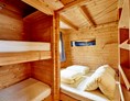 Glampingunterkunft: Schlafraum mit Doppelbett, 2 Einzelkabinen - Blockhütte Tirol Camping Dreiländereck Tirol