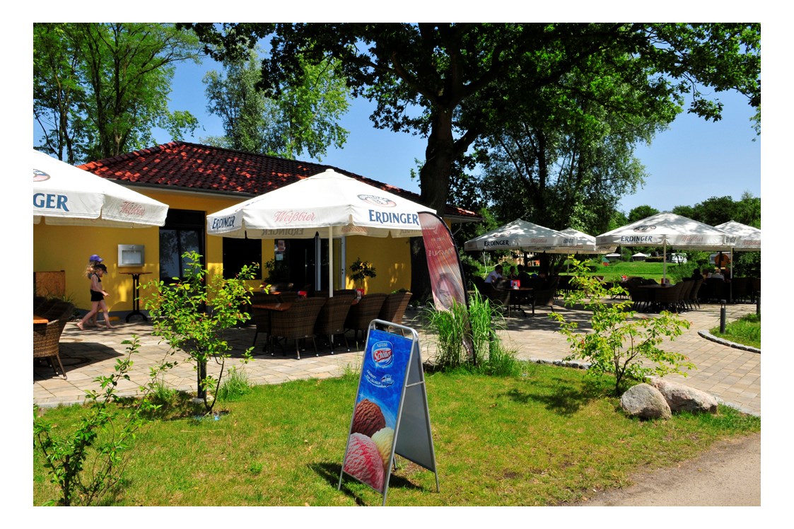 Glampingunterkunft: Gemütliche Gastronomie mit Seeblick - FASSzinierendes Erlebnis am Falkensteinsee