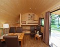 Glampingunterkunft: Innenansicht Woodlodge - Family Woodlodge mit Seeblick auf dem Freizeitpark "Am Emsdeich"
