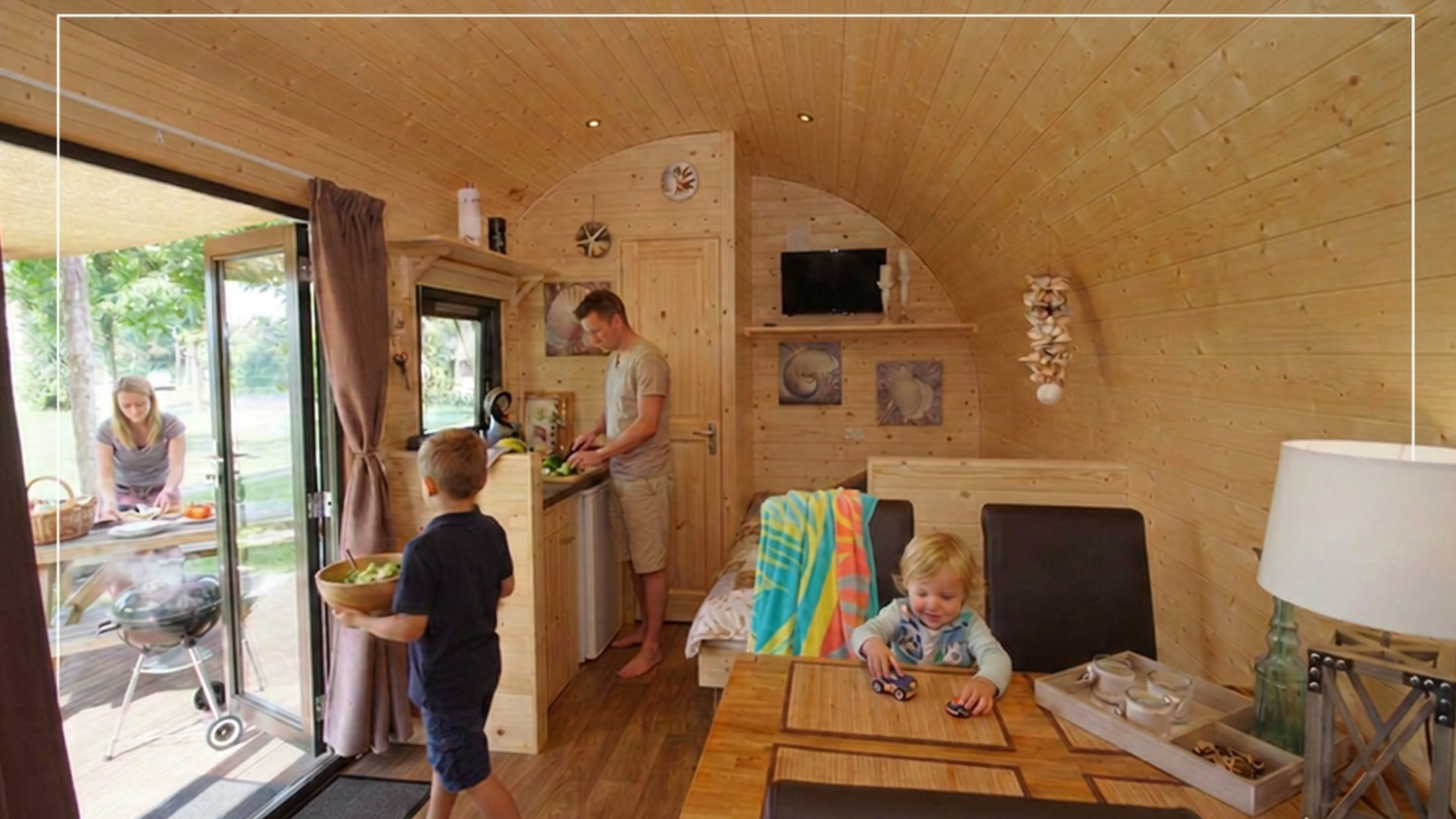 Glampingunterkunft: Glamping inmitten der Natur auf dem Campingplatz am Emsdeich Ostfriesland nahe der Nordsee - Urlaub mit der ganzen Familie! - Family Woodlodge mit Seeblick auf dem Freizeitpark "Am Emsdeich"