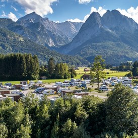 Glampingunterkunft: Berghütten Komfort im Camping Resort Zugspitze