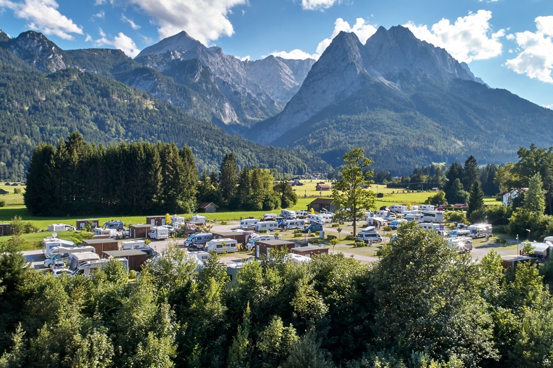 Glampingunterkunft: Berghütten Komfort im Camping Resort Zugspitze