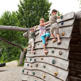 Glampingunterkunft: Abenteuerspielplatz für lebendige Kinder - Baumhaus auf Schwarzwälder Hof