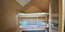 Luxuscamping - Wellnessbereich - Innenansicht, Baumhäuser in 3m Höhe mit Stockbett - Baumhütten / Schwarzwälder Hof