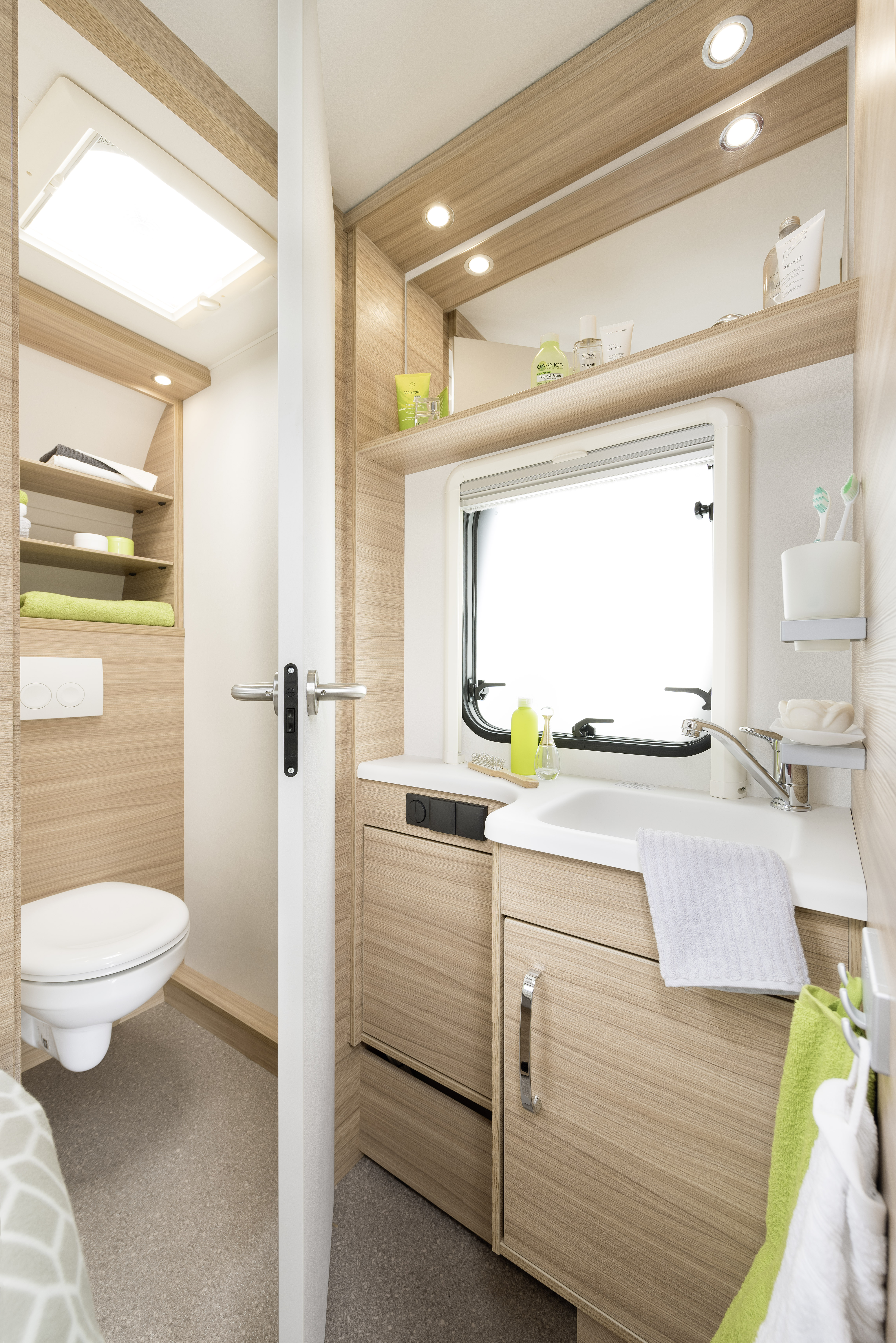 Luxury camping - Ostsee - Spül WC im Caravan - Mobilheime direkt an der Ostsee - Campingplatz Wackerballig Glamping Caravan