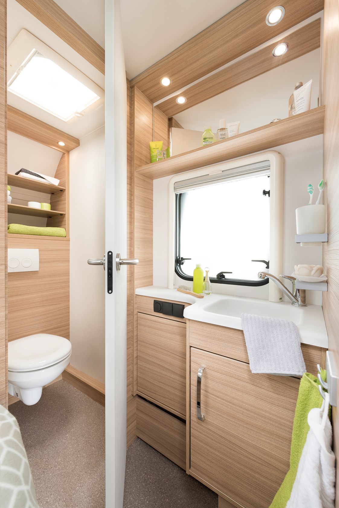 Glampingunterkunft: Spül WC im Caravan - Glamping Caravan am Campingplatz Wackerballig