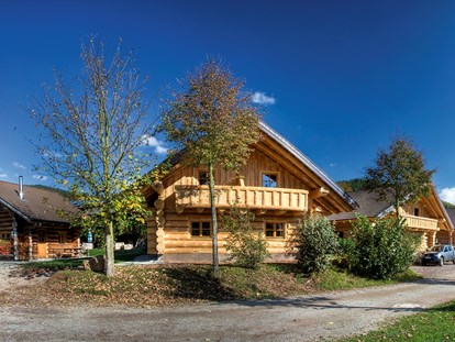 Luxury camping - Ansicht Naturstammhäuser 1a/b  2a/b - Naturstammhaus auf Schwarzwälder Hof