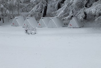 Glampingunterkunft: Shelter im Winter - Pop-Up Hotel am Camping Attermenzen