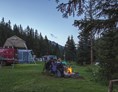 Glampingunterkunft: Abschalten und die Gemeinsamkeit geniessen - Tipis am Camping Chapella