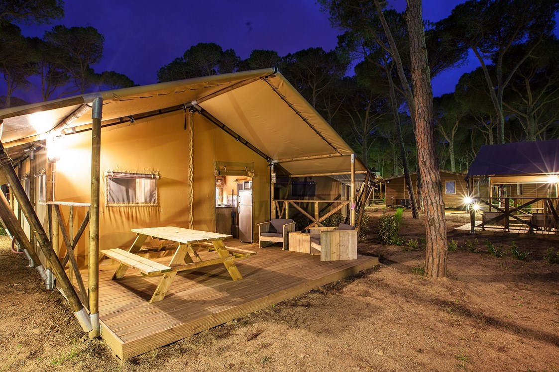 Glampingunterkunft: Safari-Zeltlodge mit Terrasse - Safari Zeltlodge mit exklusiver Ausstattung