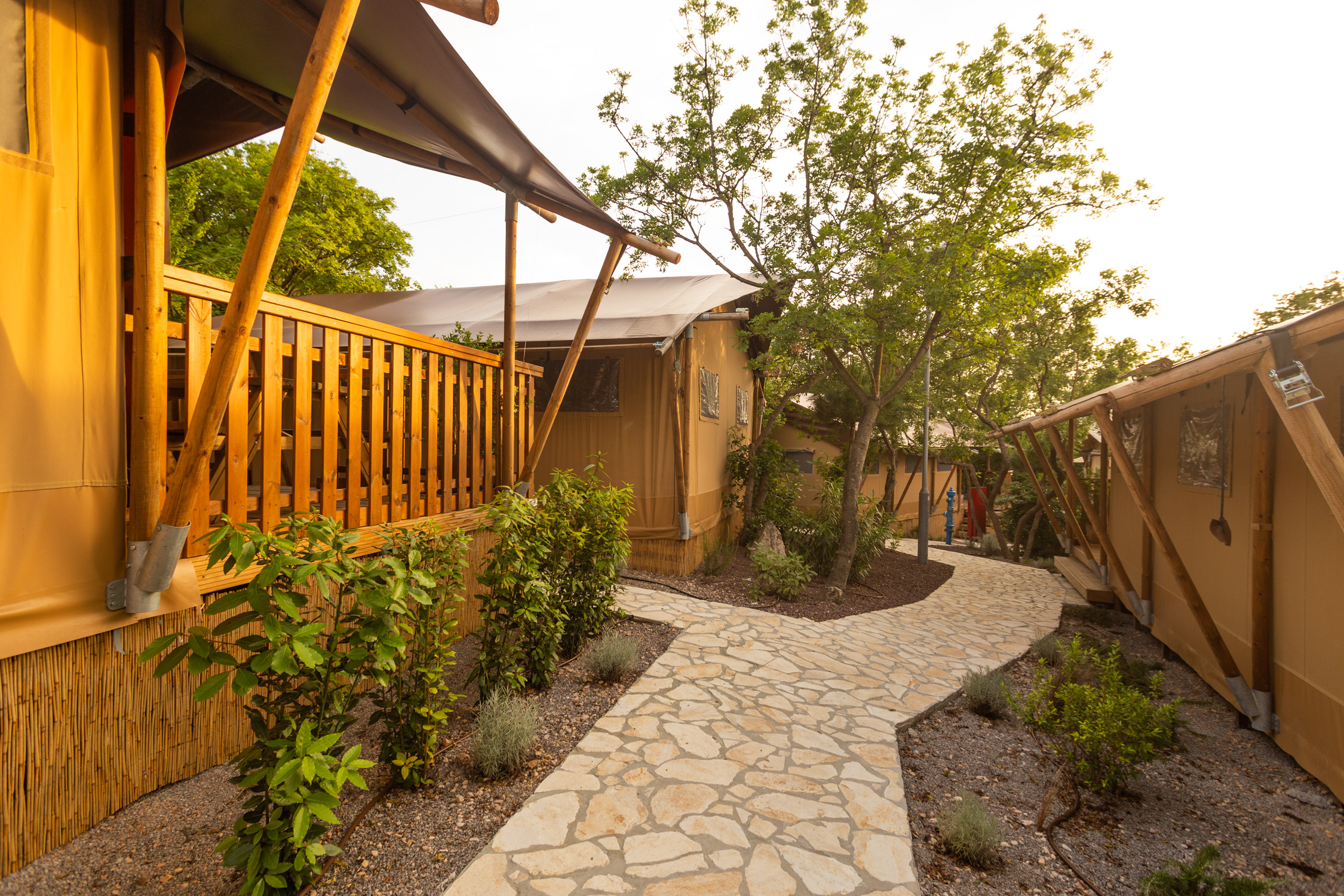 Glampingunterkunft: 5 große Glamping-Zelte am Meer