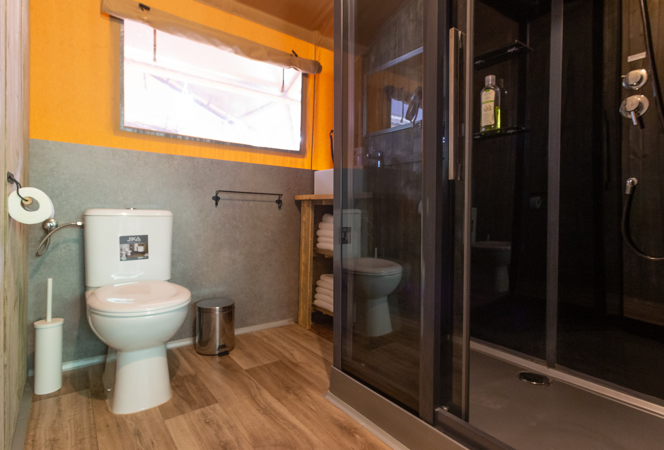 Glampingunterkunft: 5 große Glamping-Zelte am Meer