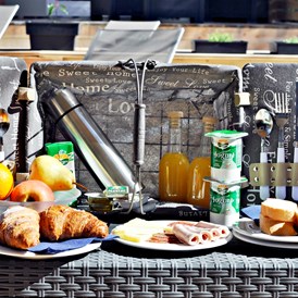 Glampingunterkunft: Breakfast - picnic basket includeed in price (B&B suite) - B&B Suite Mobileheime für 2 Personen mit eigenem Garten